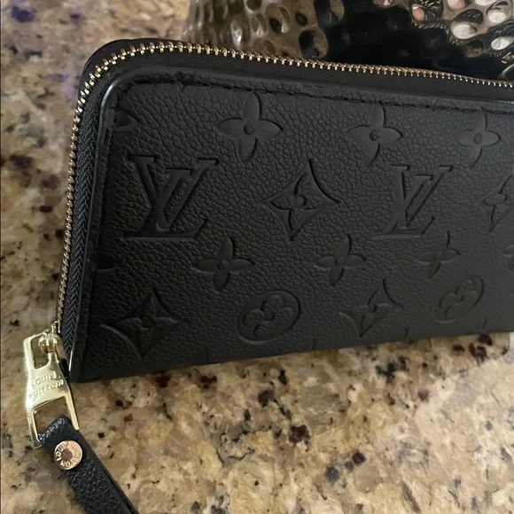 LV Style Black Embossed Monogram Zip Wallet large - Picture 2 of 8
